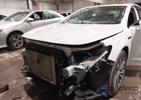 2017 Buick Lacrosse Essence z USA, uszkodzony, nr VIN 1G4ZP5SS4HU189573